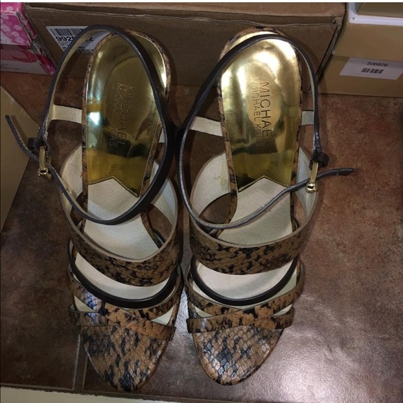 Michael Kors 'Nadja Platform' Brown Leather Heel - Picture 10 of 12